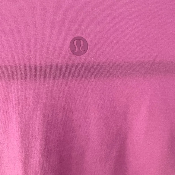 LULULEMON V-Neck LOVE 🩷 TEE, Size 4-6, Pink  SOFT! - Picture 3 of 4